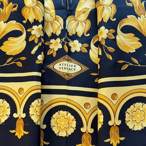 Authentic Versace Baroque Design Black Gold Printed 100% Silk Twill Scarf 33.5" - Picture 13 of 16